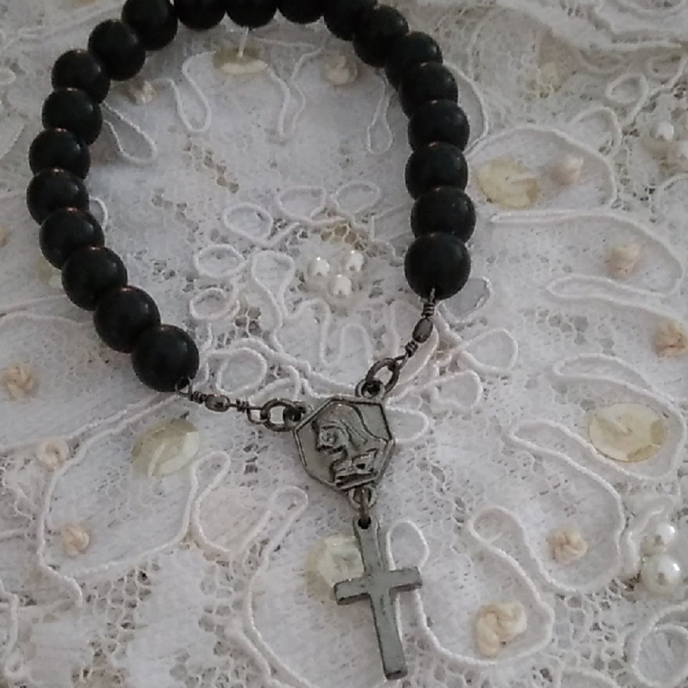 Silver and Black Beaded Jewelry Set with Cross Pendant